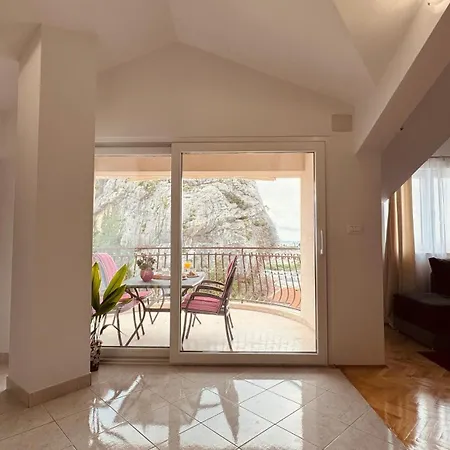 With A Parking Space - 23263