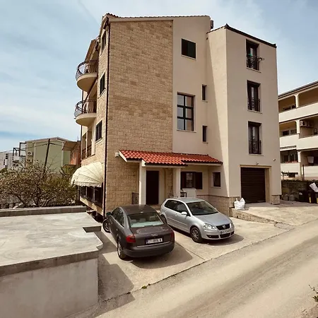 شقة With A Parking Space - 23263 *