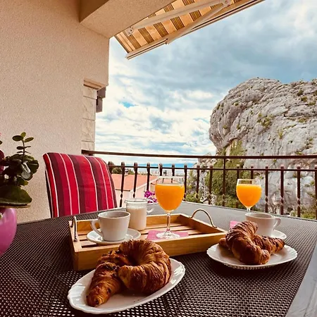 With A Parking Space - 23263 *